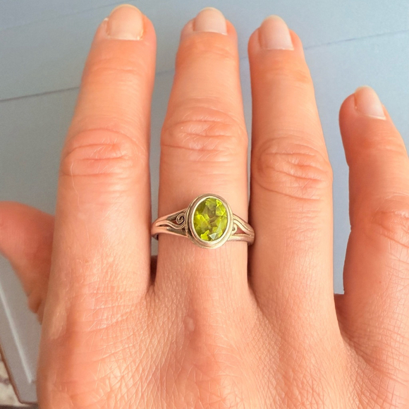 BASK Natural 1.5 ct Peridot Sterling Silver 925 Petite Ring - Picture 7 of 8